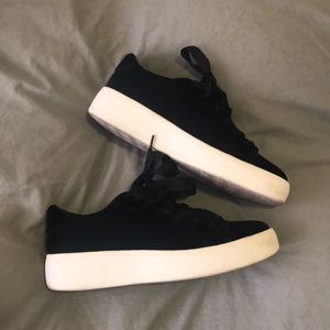 Steve Madden black velvet sneakers